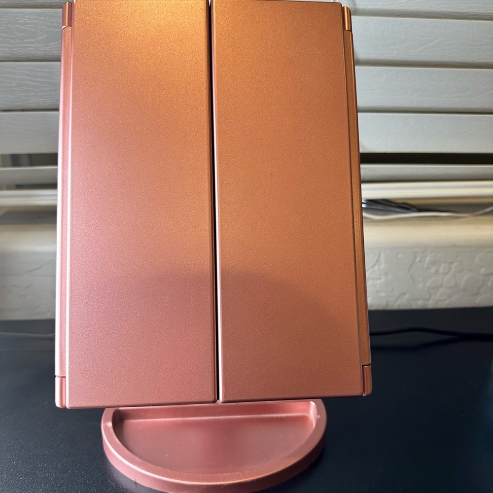 Small mirror with light